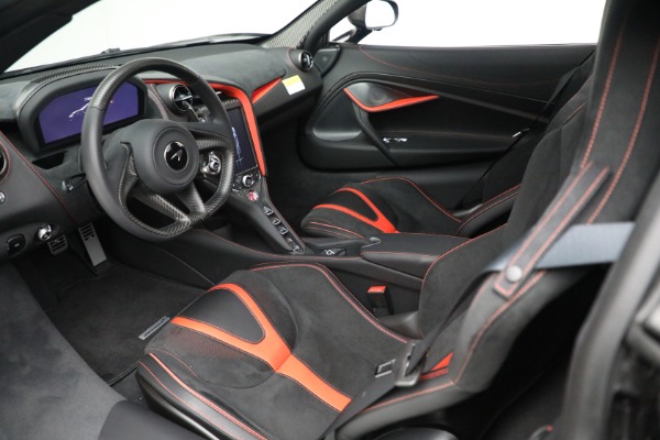 New 2021 McLaren 720S Spider for sale $399,120 at Alfa Romeo of Greenwich in Greenwich CT 06830 24