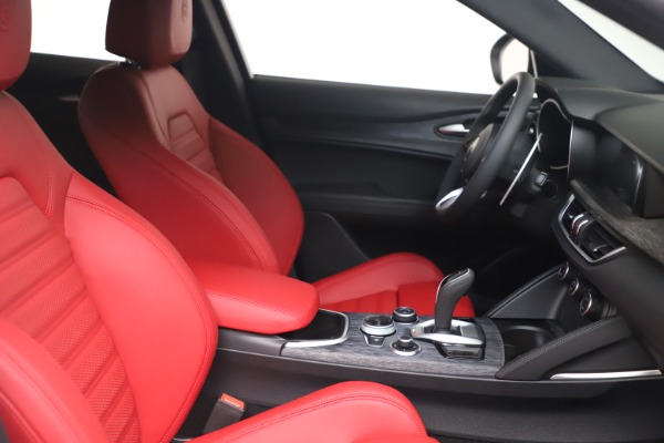 New 2022 Alfa Romeo Stelvio Sprint for sale $52,245 at Alfa Romeo of Greenwich in Greenwich CT 06830 19