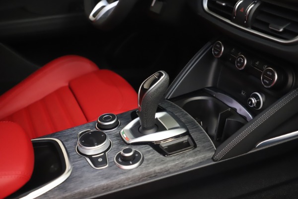 New 2022 Alfa Romeo Stelvio Sprint for sale $52,245 at Alfa Romeo of Greenwich in Greenwich CT 06830 22
