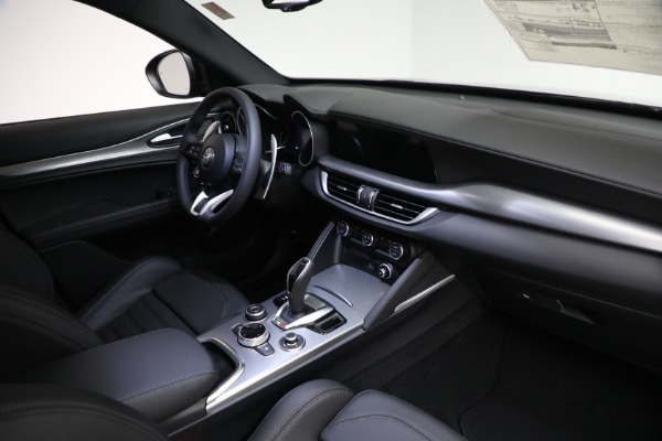 New 2022 Alfa Romeo Stelvio Veloce for sale Sold at Alfa Romeo of Greenwich in Greenwich CT 06830 26