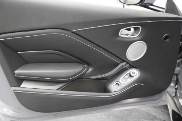 New 2021 Aston Martin Vantage Roadster for sale $180,286 at Alfa Romeo of Greenwich in Greenwich CT 06830 16
