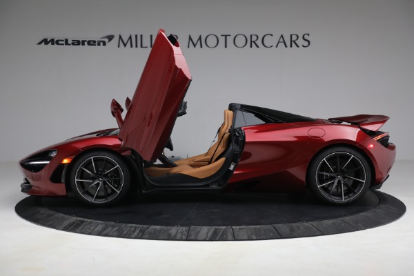 New 2022 McLaren 720S Spider for sale $382,090 at Alfa Romeo of Greenwich in Greenwich CT 06830 15