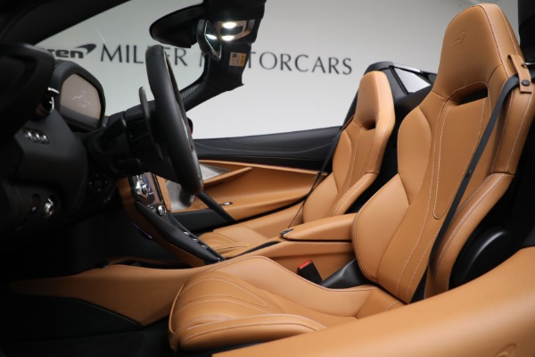 New 2022 McLaren 720S Spider for sale $382,090 at Alfa Romeo of Greenwich in Greenwich CT 06830 21
