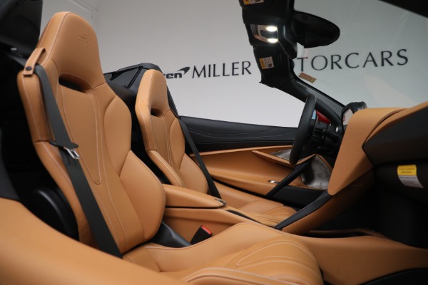New 2022 McLaren 720S Spider for sale $382,090 at Alfa Romeo of Greenwich in Greenwich CT 06830 25