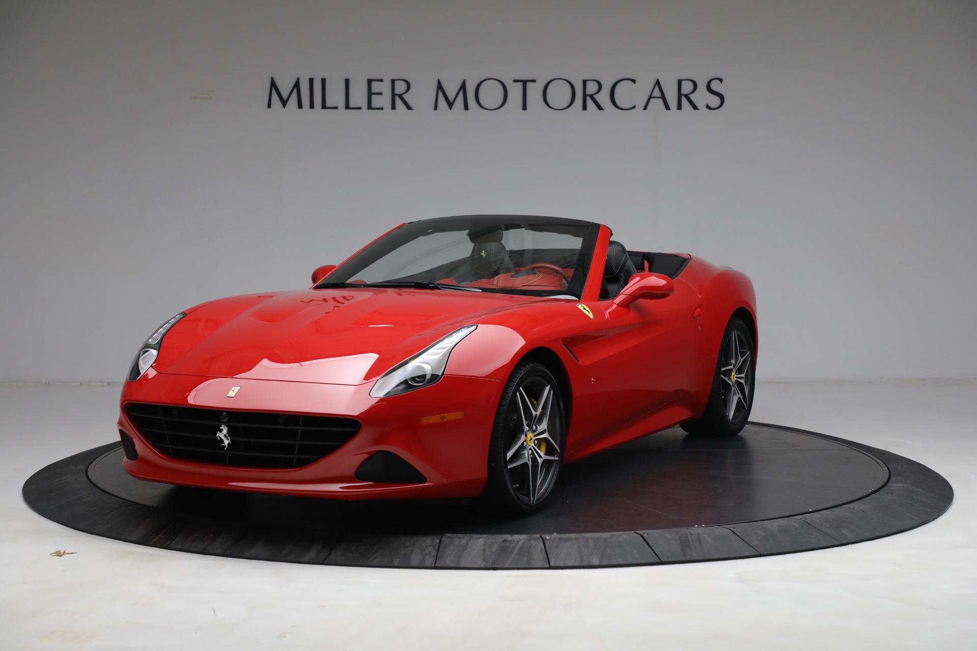 Used 2017 Ferrari California T for sale Sold at Alfa Romeo of Greenwich in Greenwich CT 06830 1