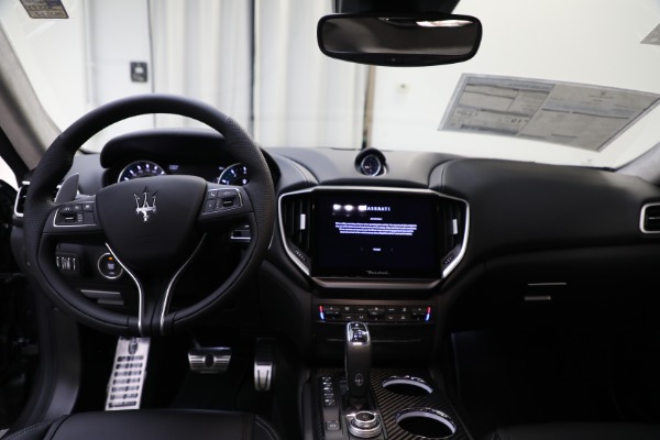 New 2022 Maserati Ghibli Modena Q4 for sale Sold at Alfa Romeo of Greenwich in Greenwich CT 06830 13