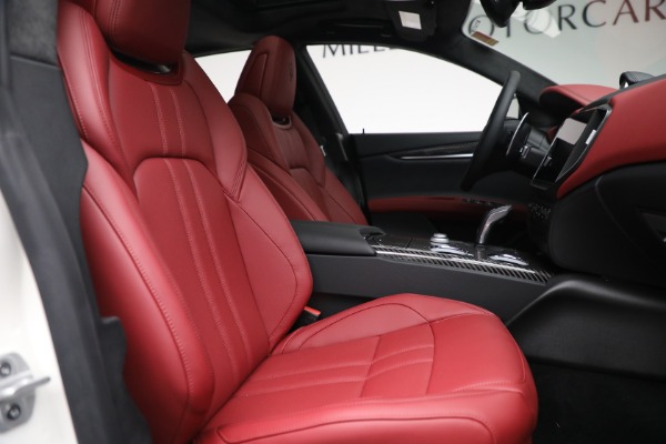 New 2022 Maserati Ghibli Modena Q4 for sale $99,755 at Alfa Romeo of Greenwich in Greenwich CT 06830 26