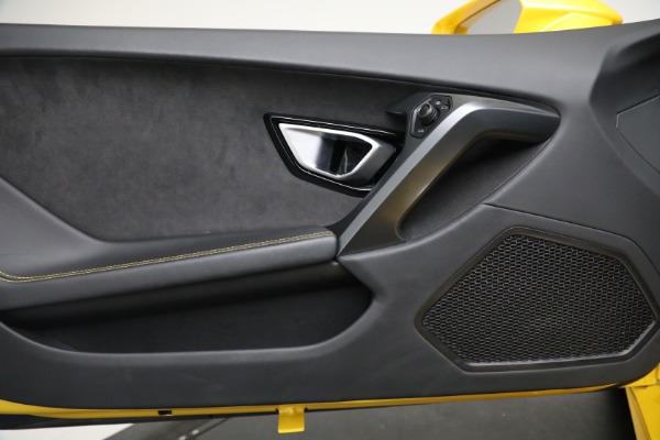 Used 2017 Lamborghini Huracan LP 580-2 Spyder for sale Sold at Alfa Romeo of Greenwich in Greenwich CT 06830 22