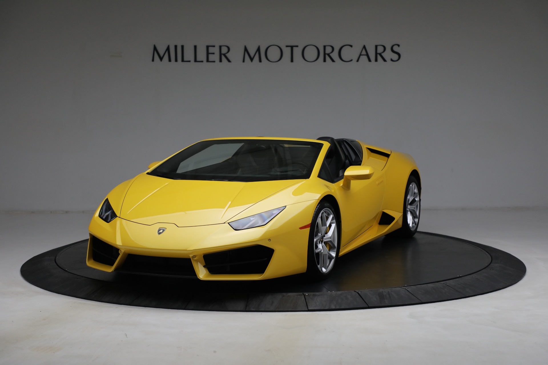 Used 2017 Lamborghini Huracan LP 580-2 Spyder for sale Sold at Alfa Romeo of Greenwich in Greenwich CT 06830 1