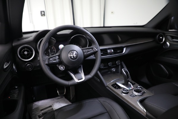 New 2022 Alfa Romeo Stelvio Ti for sale $56,255 at Alfa Romeo of Greenwich in Greenwich CT 06830 17