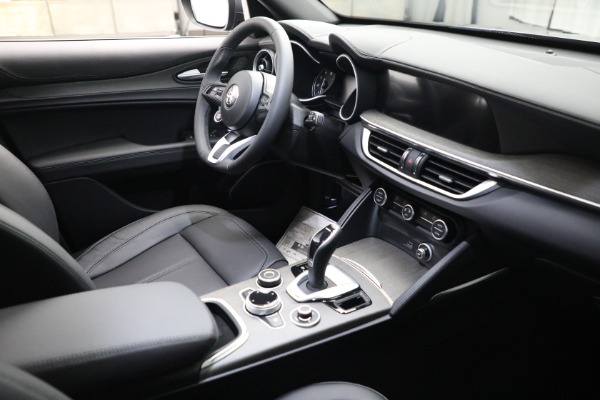 New 2022 Alfa Romeo Stelvio Ti for sale $56,255 at Alfa Romeo of Greenwich in Greenwich CT 06830 18