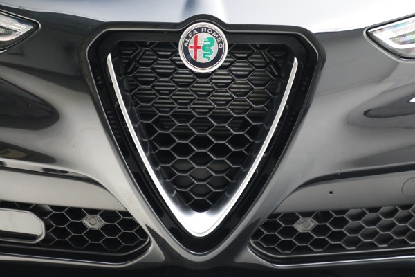 New 2022 Alfa Romeo Stelvio Ti for sale Sold at Alfa Romeo of Greenwich in Greenwich CT 06830 27