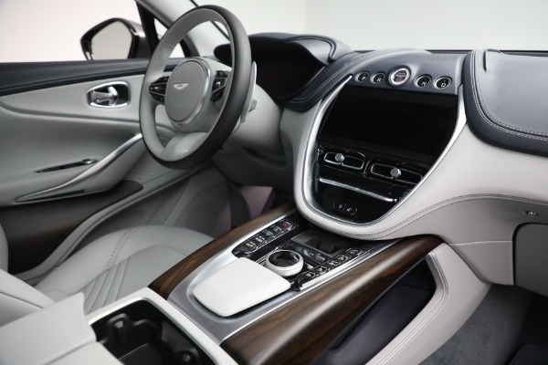 Used 2021 Aston Martin DBX for sale $191,900 at Alfa Romeo of Greenwich in Greenwich CT 06830 21