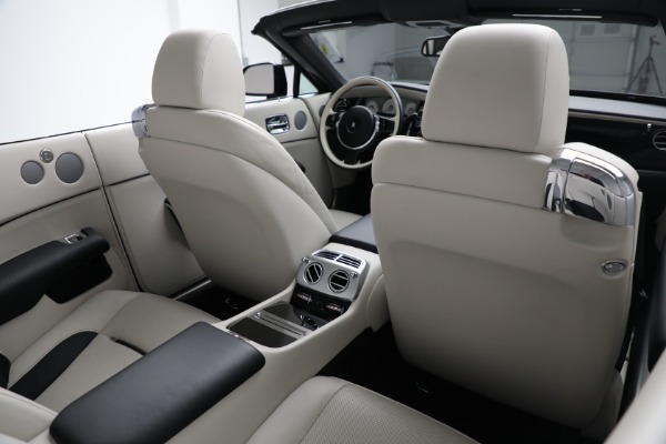 Used 2018 Rolls-Royce Dawn for sale Sold at Alfa Romeo of Greenwich in Greenwich CT 06830 17