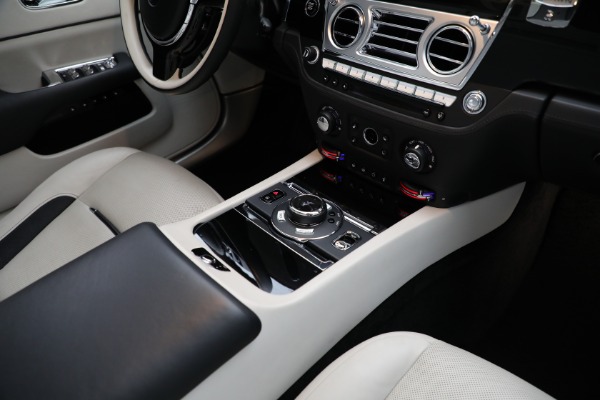Used 2018 Rolls-Royce Dawn for sale Sold at Alfa Romeo of Greenwich in Greenwich CT 06830 19
