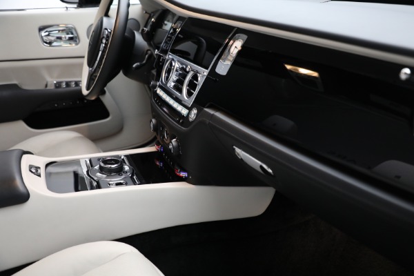 Used 2018 Rolls-Royce Dawn for sale Sold at Alfa Romeo of Greenwich in Greenwich CT 06830 20
