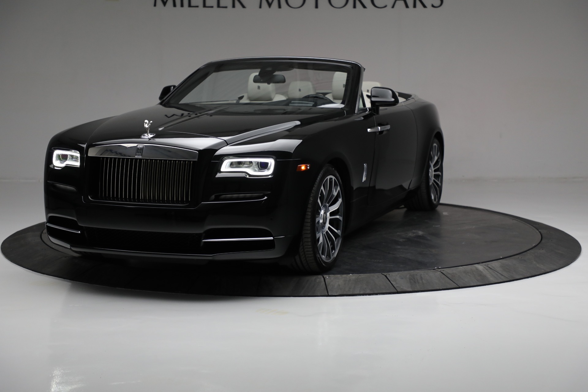 Used 2018 Rolls-Royce Dawn for sale $319,900 at Alfa Romeo of Greenwich in Greenwich CT 06830 1