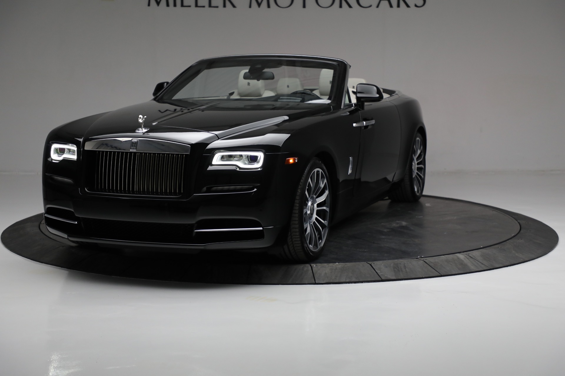 Used 2018 Rolls-Royce Dawn for sale Sold at Alfa Romeo of Greenwich in Greenwich CT 06830 1