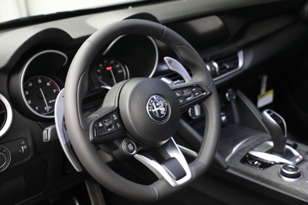New 2022 Alfa Romeo Stelvio Sprint for sale $50,645 at Alfa Romeo of Greenwich in Greenwich CT 06830 17