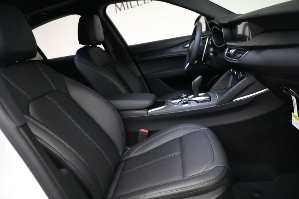 New 2022 Alfa Romeo Stelvio Sprint for sale $50,645 at Alfa Romeo of Greenwich in Greenwich CT 06830 24