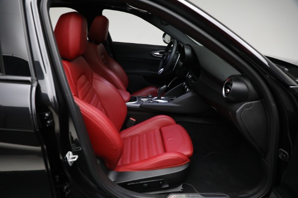 New 2022 Alfa Romeo Giulia Veloce for sale $53,445 at Alfa Romeo of Greenwich in Greenwich CT 06830 11