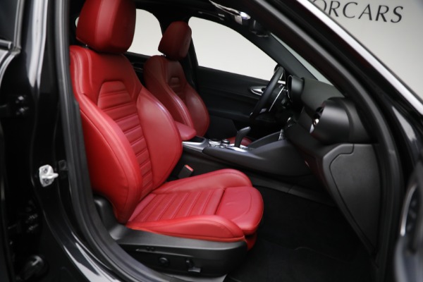 New 2022 Alfa Romeo Giulia Veloce for sale $53,445 at Alfa Romeo of Greenwich in Greenwich CT 06830 12