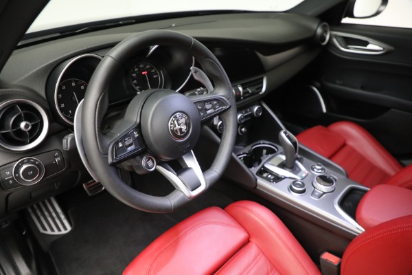 New 2022 Alfa Romeo Giulia Veloce for sale $53,445 at Alfa Romeo of Greenwich in Greenwich CT 06830 17