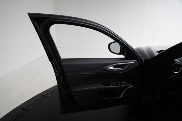 Used 2022 Alfa Romeo Giulia Veloce for sale Sold at Alfa Romeo of Greenwich in Greenwich CT 06830 19