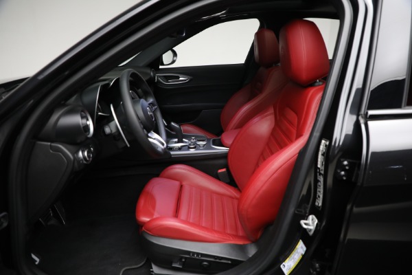 Used 2022 Alfa Romeo Giulia Veloce for sale Sold at Alfa Romeo of Greenwich in Greenwich CT 06830 9