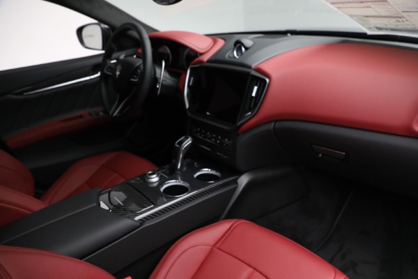 New 2022 Maserati Ghibli Modena Q4 for sale Sold at Alfa Romeo of Greenwich in Greenwich CT 06830 24