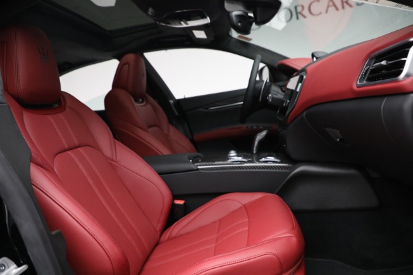 New 2022 Maserati Ghibli Modena Q4 for sale $103,255 at Alfa Romeo of Greenwich in Greenwich CT 06830 25