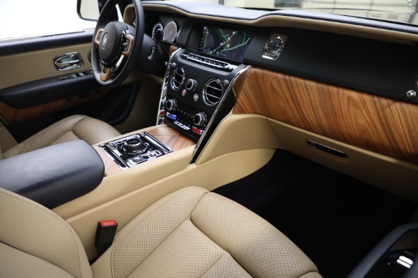 Used 2019 Rolls-Royce Cullinan for sale $429,900 at Alfa Romeo of Greenwich in Greenwich CT 06830 19