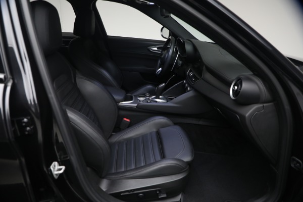 Used 2022 Alfa Romeo Giulia Veloce for sale $27,900 at Alfa Romeo of Greenwich in Greenwich CT 06830 14