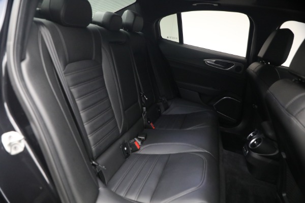 Used 2022 Alfa Romeo Giulia Veloce for sale $27,900 at Alfa Romeo of Greenwich in Greenwich CT 06830 19