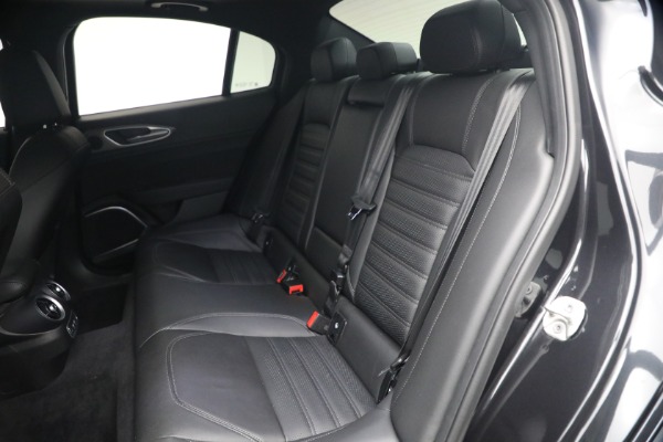 Used 2022 Alfa Romeo Giulia Veloce for sale $27,900 at Alfa Romeo of Greenwich in Greenwich CT 06830 20