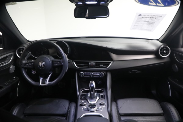 Used 2022 Alfa Romeo Giulia Veloce for sale $27,900 at Alfa Romeo of Greenwich in Greenwich CT 06830 21