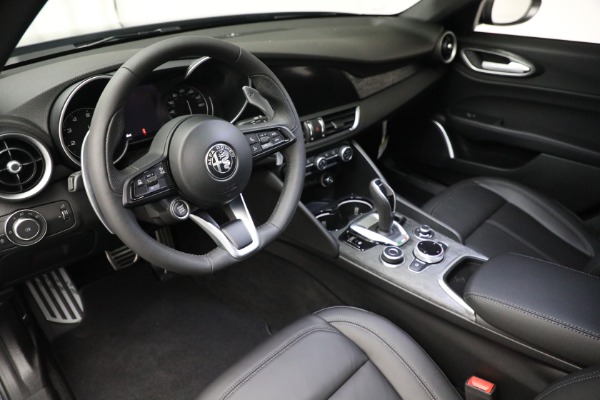 New 2022 Alfa Romeo Giulia Sprint for sale $48,455 at Alfa Romeo of Greenwich in Greenwich CT 06830 13