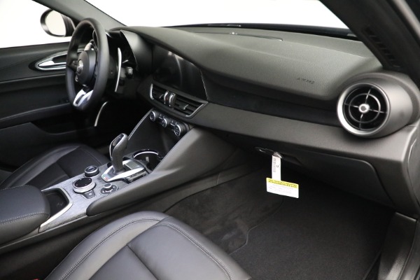 New 2022 Alfa Romeo Giulia Sprint for sale $48,455 at Alfa Romeo of Greenwich in Greenwich CT 06830 20