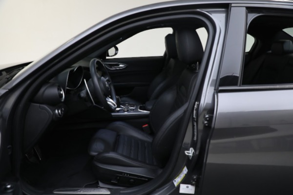 Used 2022 Alfa Romeo Giulia Veloce for sale Sold at Alfa Romeo of Greenwich in Greenwich CT 06830 19