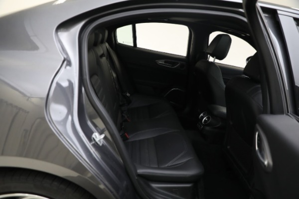 Used 2022 Alfa Romeo Giulia Veloce for sale Sold at Alfa Romeo of Greenwich in Greenwich CT 06830 24