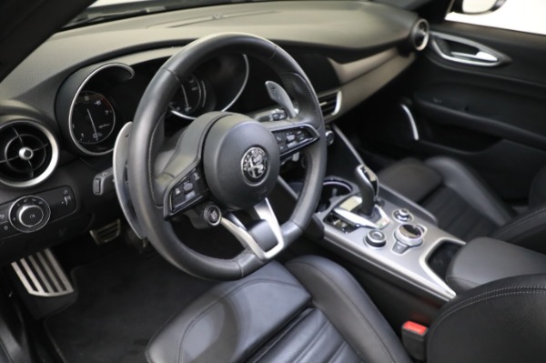 Used 2022 Alfa Romeo Giulia Veloce for sale Sold at Alfa Romeo of Greenwich in Greenwich CT 06830 27
