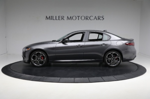 Used 2022 Alfa Romeo Giulia Veloce for sale $36,900 at Alfa Romeo of Greenwich in Greenwich CT 06830 5