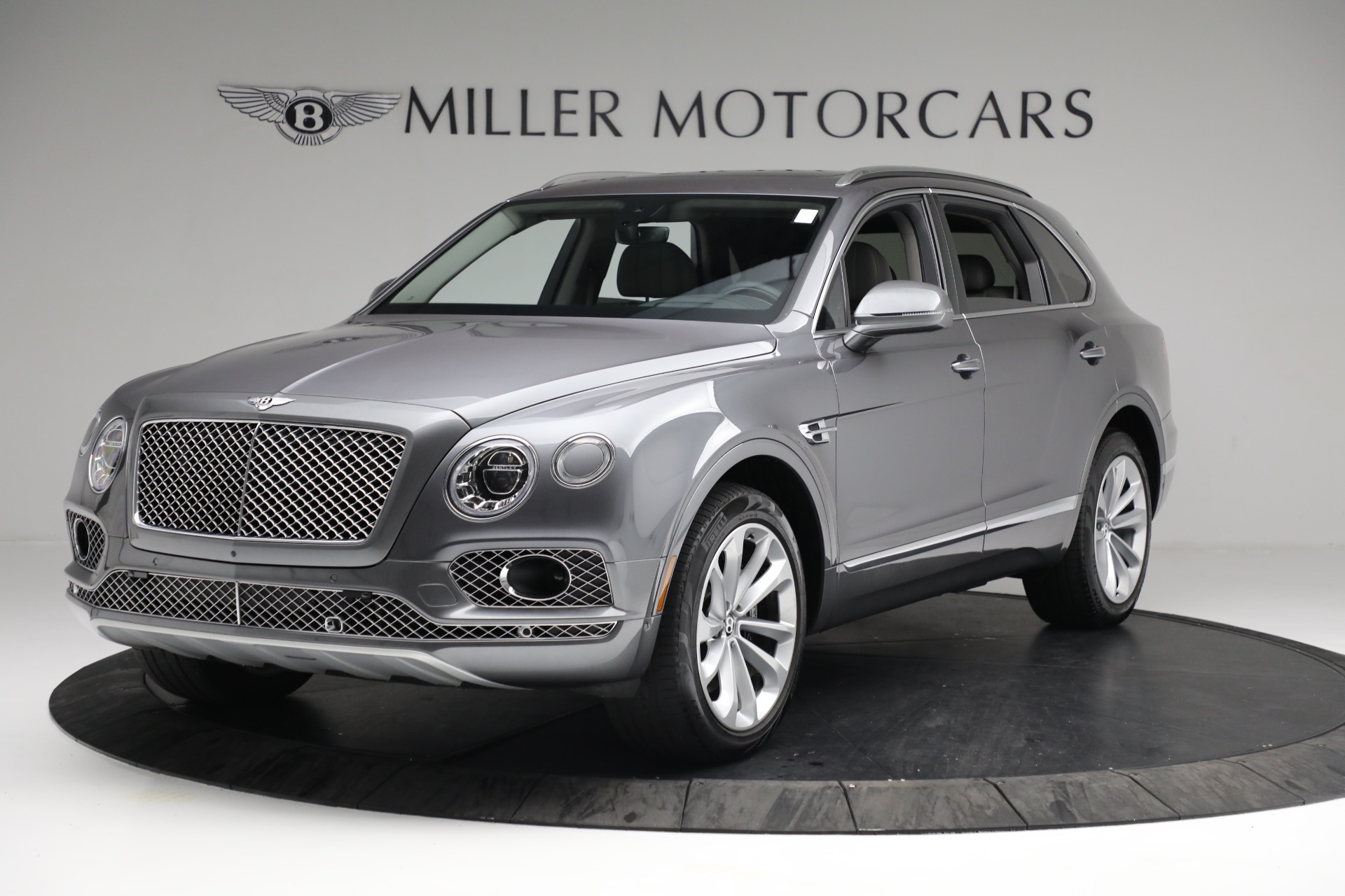 Used 2018 Bentley Bentayga W12 Signature for sale $179,900 at Alfa Romeo of Greenwich in Greenwich CT 06830 1