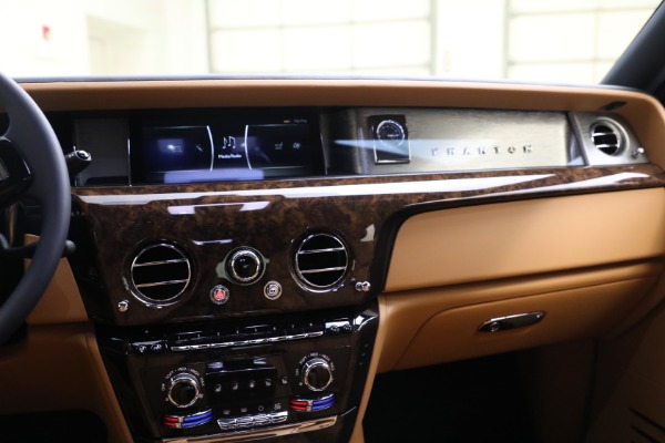 Used 2022 Rolls-Royce Phantom for sale Sold at Alfa Romeo of Greenwich in Greenwich CT 06830 25