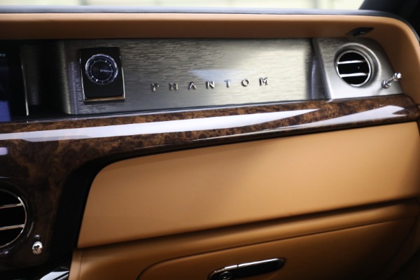 Used 2022 Rolls-Royce Phantom for sale Sold at Alfa Romeo of Greenwich in Greenwich CT 06830 26