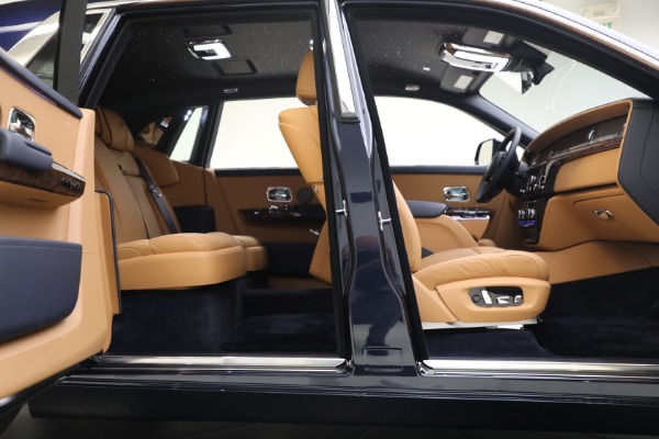 Used 2022 Rolls-Royce Phantom for sale Sold at Alfa Romeo of Greenwich in Greenwich CT 06830 28