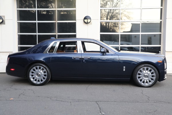 Used 2022 Rolls-Royce Phantom for sale Sold at Alfa Romeo of Greenwich in Greenwich CT 06830 4