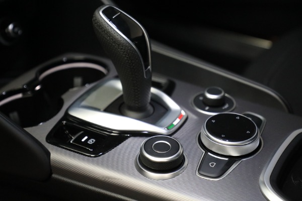 New 2022 Alfa Romeo Giulia Veloce for sale Sold at Alfa Romeo of Greenwich in Greenwich CT 06830 18