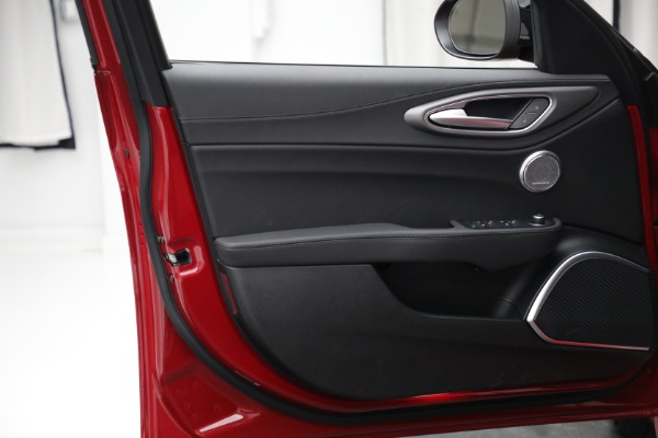 New 2022 Alfa Romeo Giulia Veloce for sale Sold at Alfa Romeo of Greenwich in Greenwich CT 06830 22