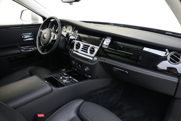 Used 2017 Rolls-Royce Ghost for sale $219,900 at Alfa Romeo of Greenwich in Greenwich CT 06830 17